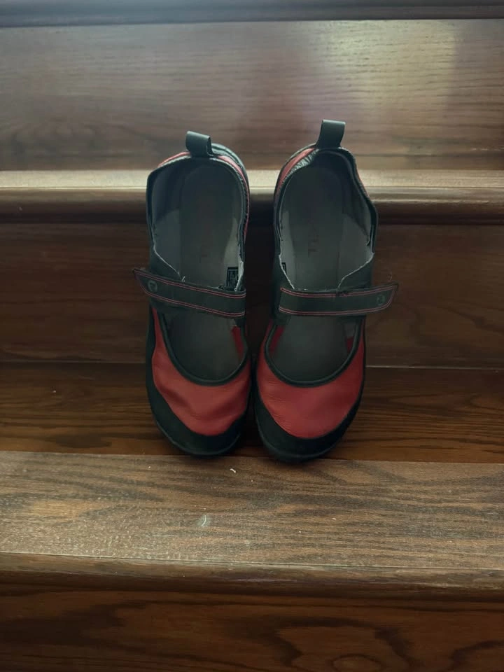 Merrell Red and Black Mary Jane Shoes Size 8 - photo 2