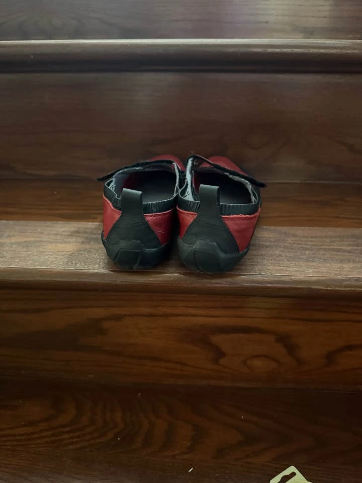 Merrell Red and Black Mary Jane Shoes Size 8 - photo 4