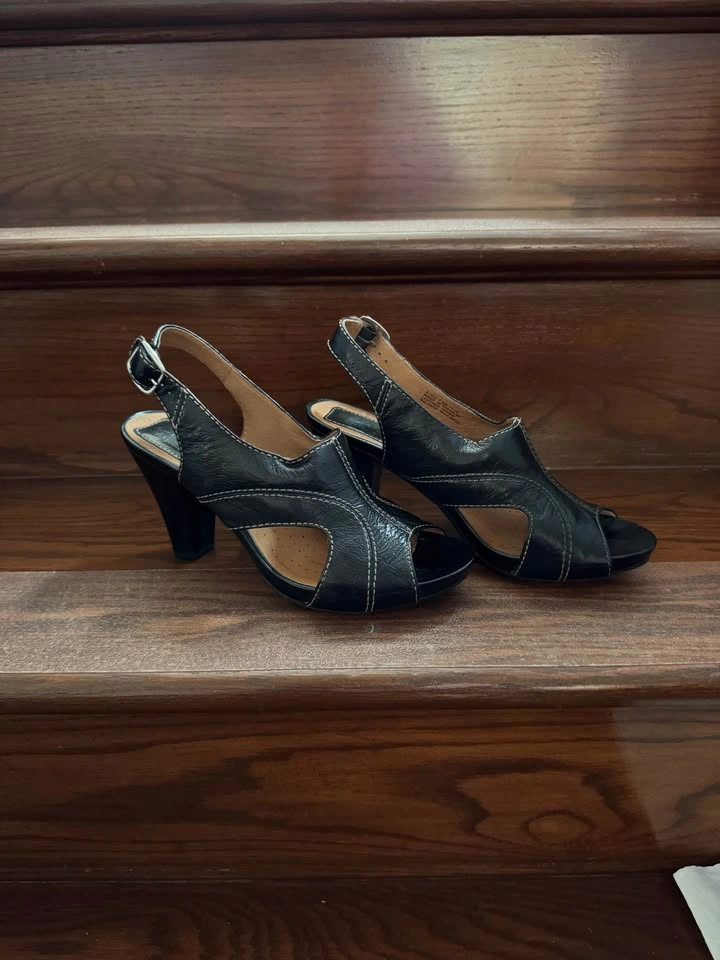 Clarks Black Leather Slingback Peep-Toe Heels size 7.5 - photo 3