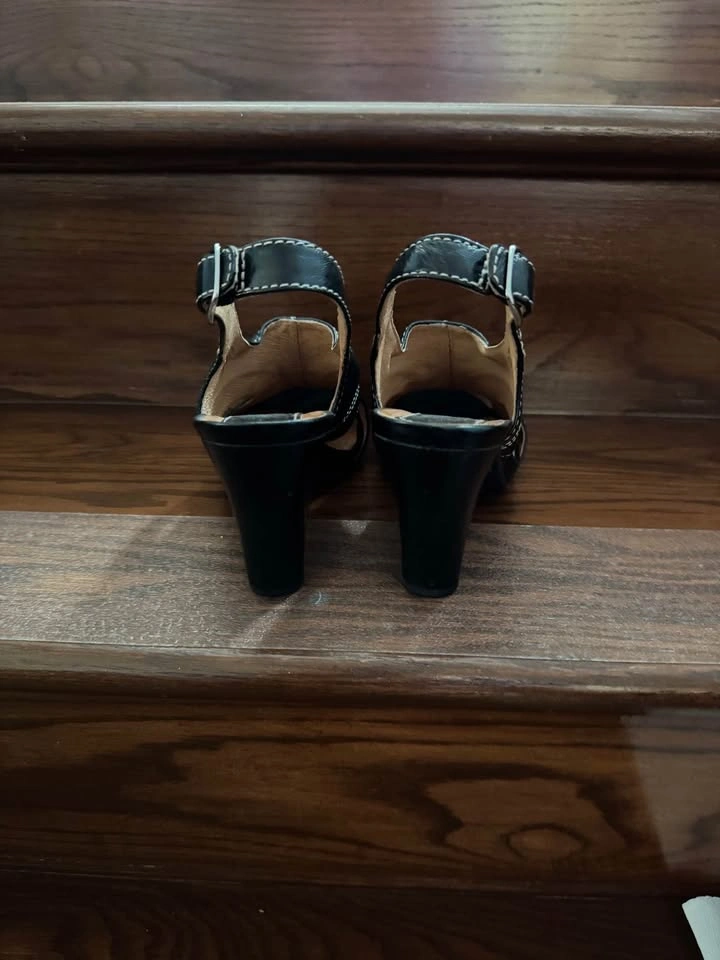 Clarks Black Leather Slingback Peep-Toe Heels size 7.5 - photo 4