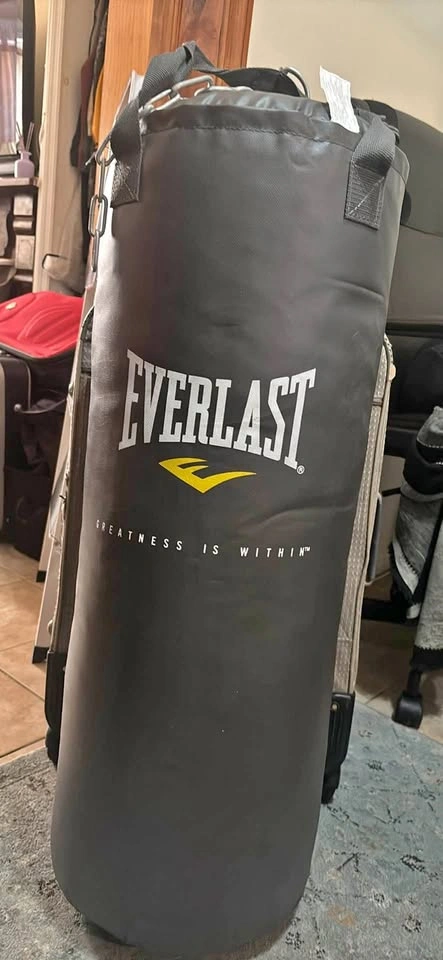 Boxing bag set incl. gloves and knuckle guards