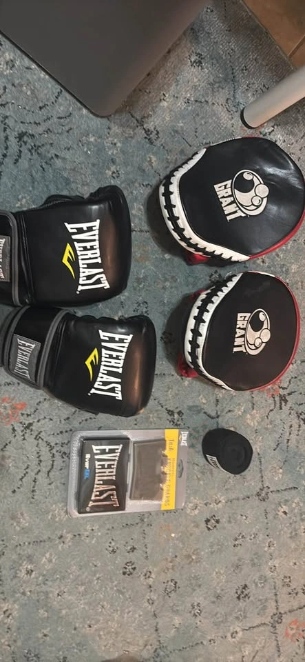 Boxing bag set incl. gloves and knuckle guards - photo 2