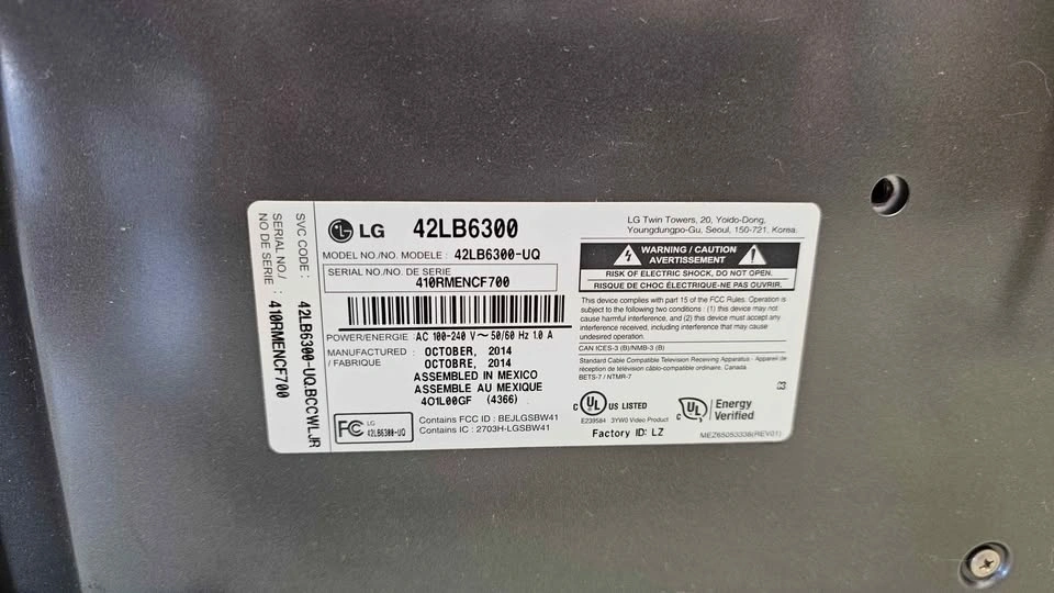 LG 42" Smart TV 42LB6300 (BROKEN SCREEN - For Parts or Repair) - photo 2