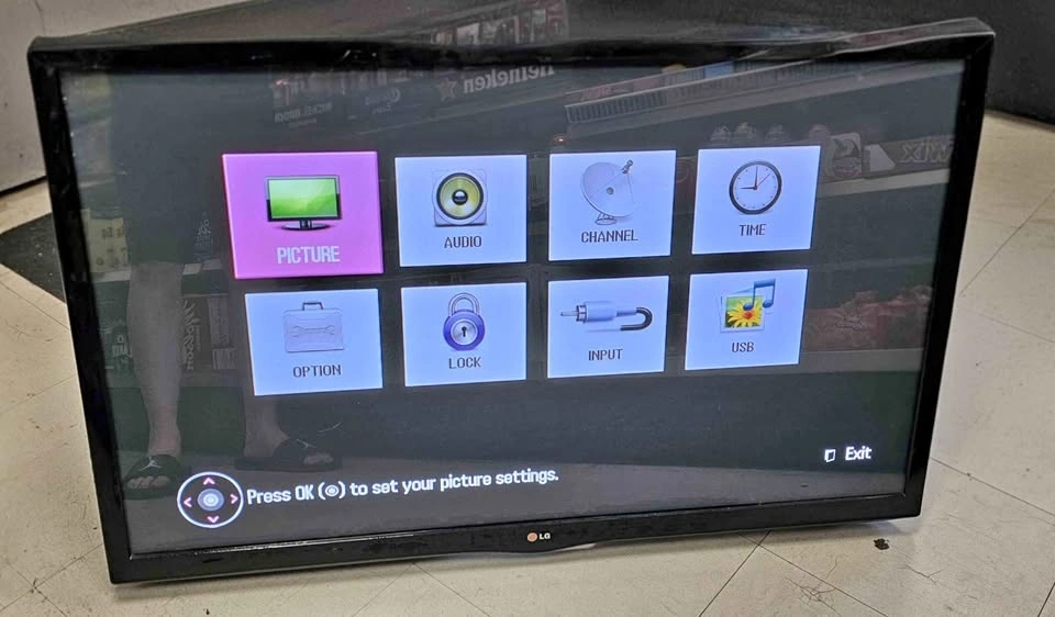 LG 42" Plasma HDTV (Model 42PN4500) w/ Wall Mount Brackets