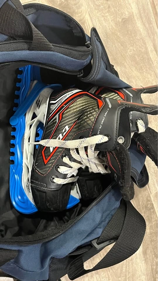 Boys (12 US) CCM JetSpeed Hockey Skates, Helmet, and Bag Set - photo 4