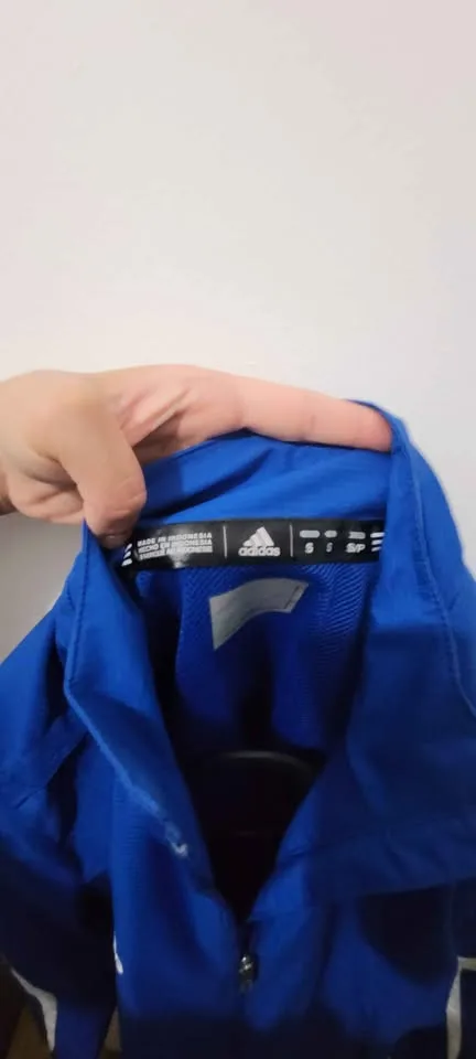 Adidas women's windbreaker - worn 2x - size small image indicator(3)