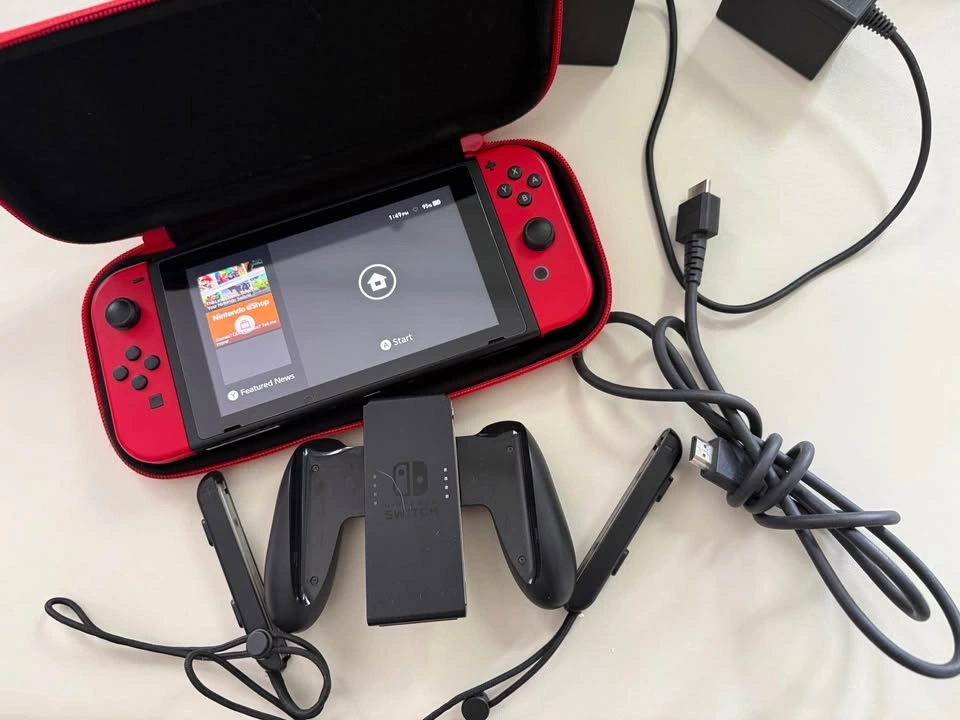 Nintendo Switch – Super Mario Odyssey Limited Edition (Like New) - photo 3