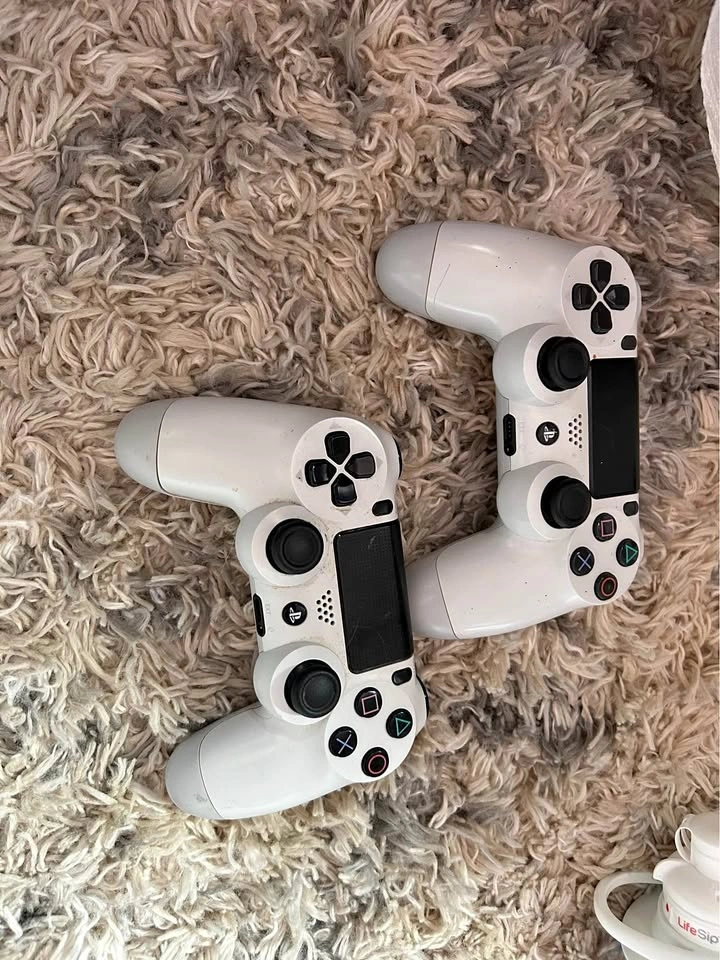 PS4 controller