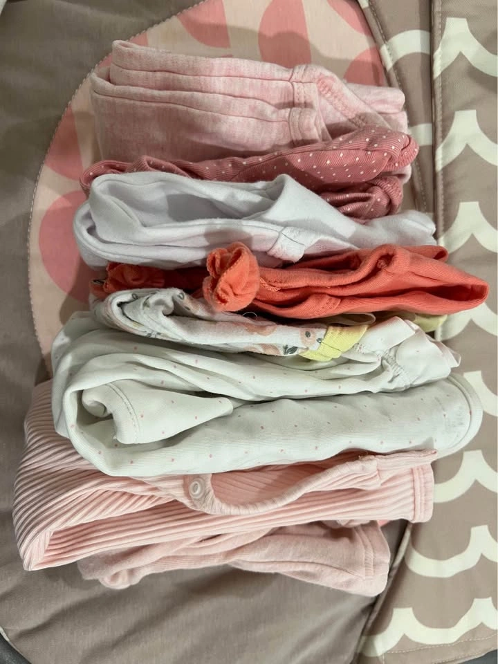 0-6m baby girl clothes bundle - photo 3