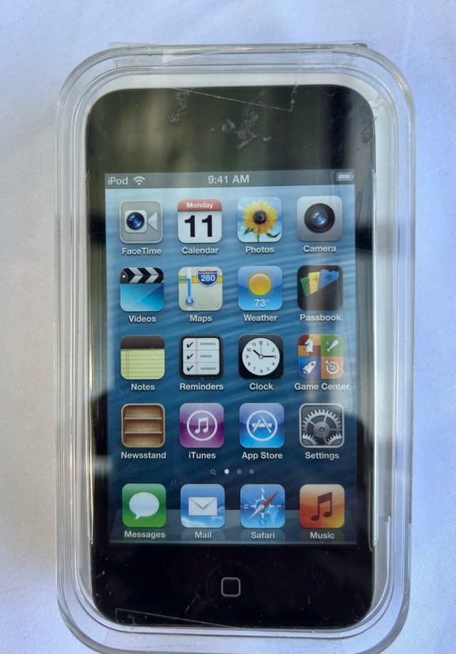 Apple iPod touch 16GB with Protective Case - photo 2