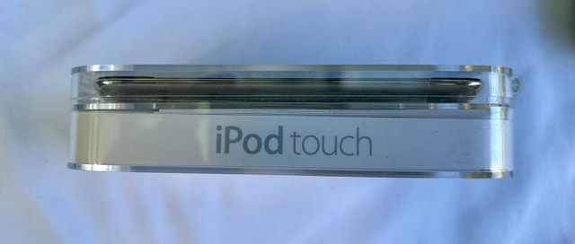 Apple iPod touch 16GB with Protective Case - photo 4