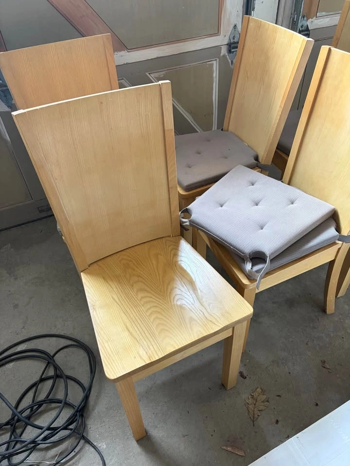 6 Wooden Chairs with removable cushions ($60 for all 6) - photo 2