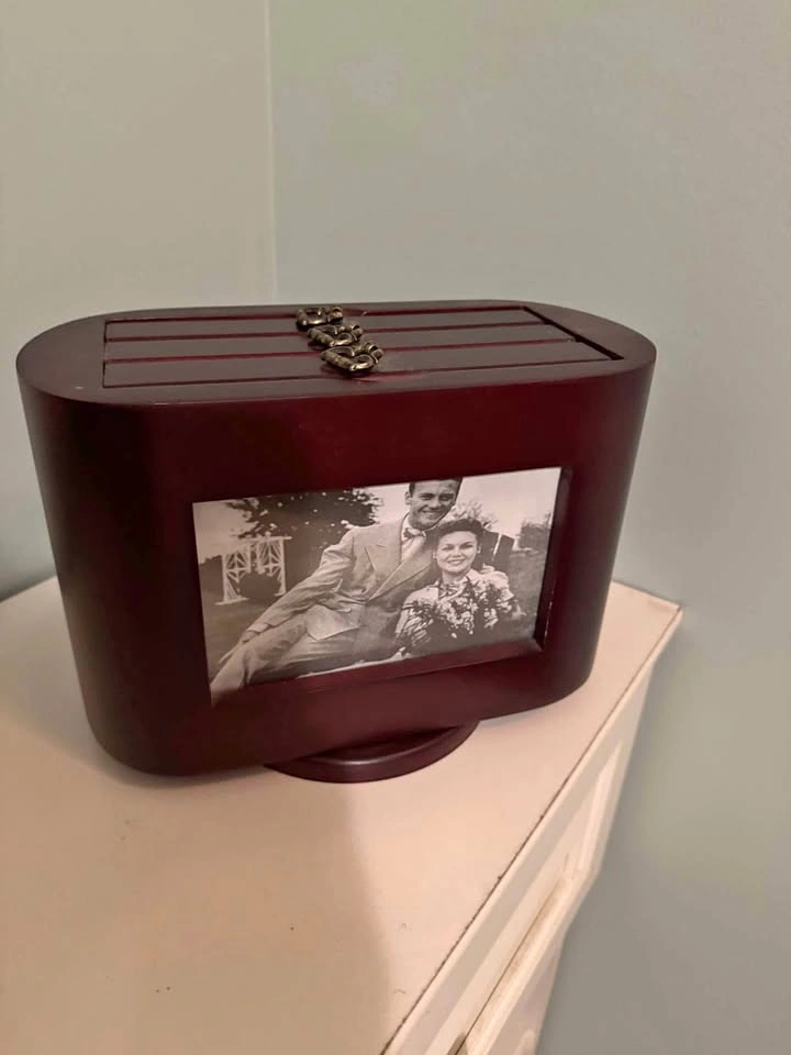Swivel photo frame with 3 additional albums