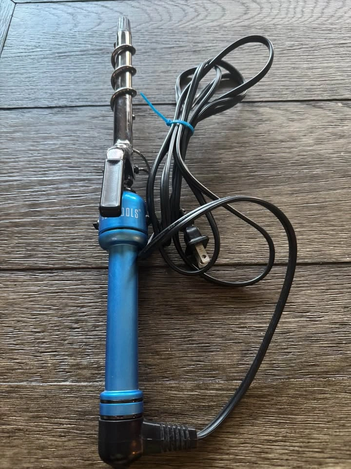 Hot Tools Blue Ice Titanium Coil Spring Curling Iron - photo 3