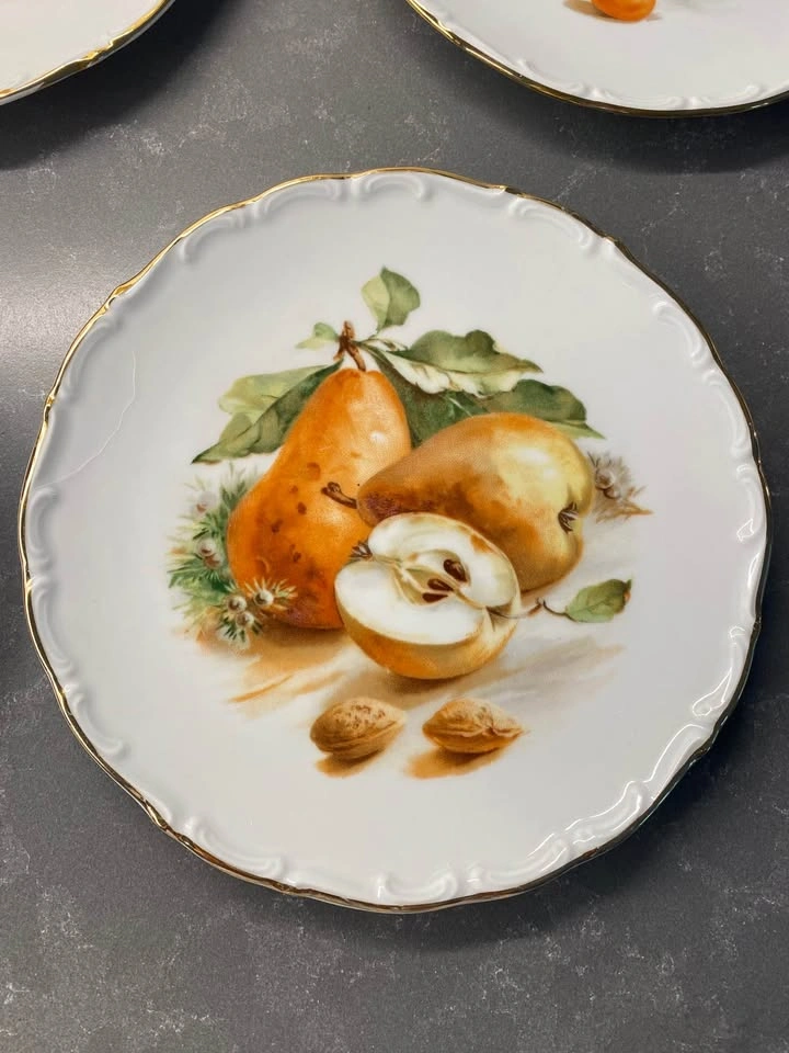 Set of 7 Vintage Schumann Arzberg Fruit Motif Porcelain Plates - photo 2