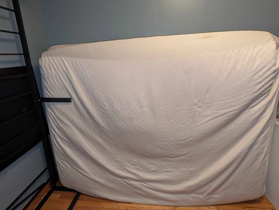 Queen mattress/metal frame/head board - photo 2