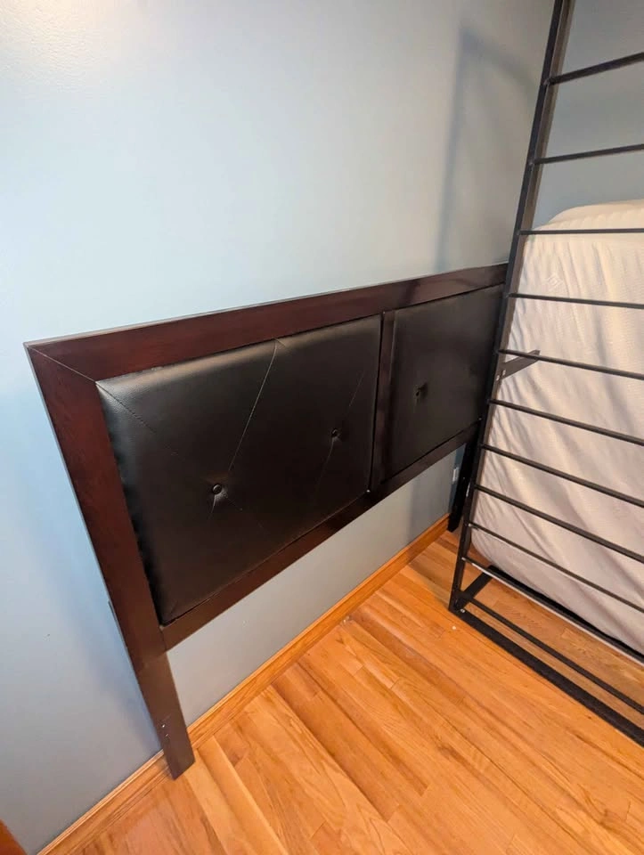 Queen mattress/metal frame/head board - photo 3