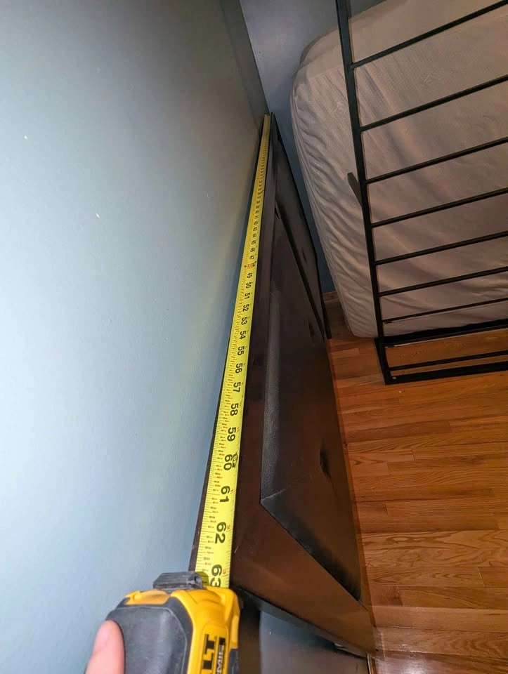 Queen mattress/metal frame/head board - photo 4