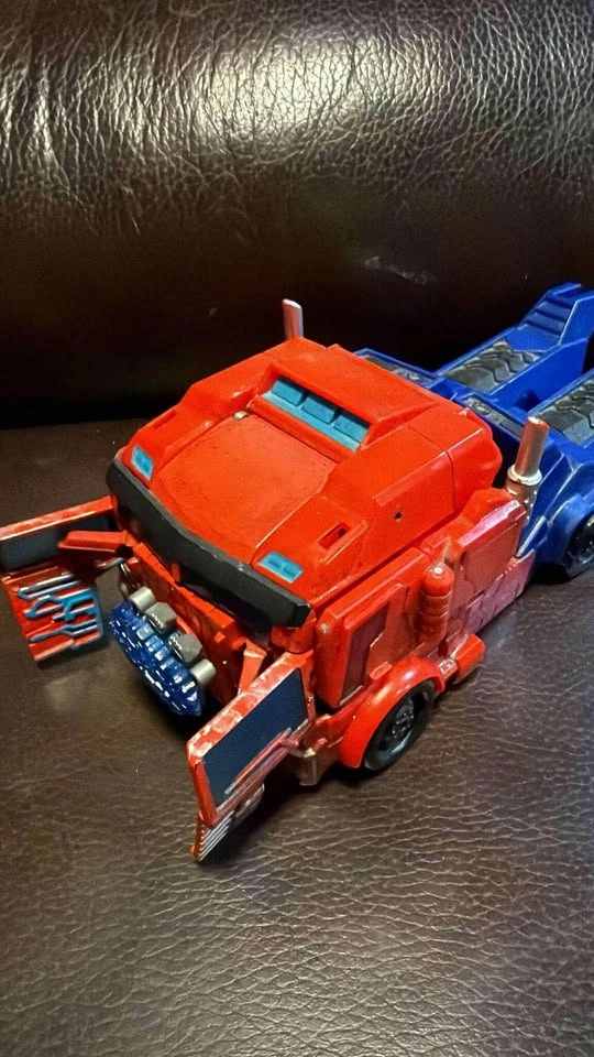 Cyberverse Ultimate Optimus Prime - photo 2