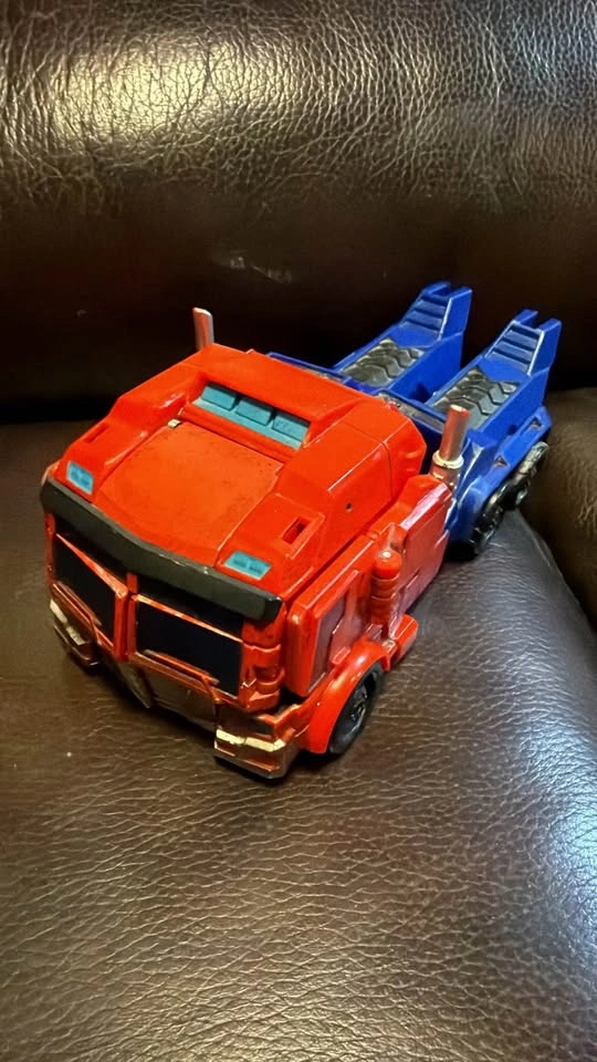 Cyberverse Ultimate Optimus Prime - photo 3