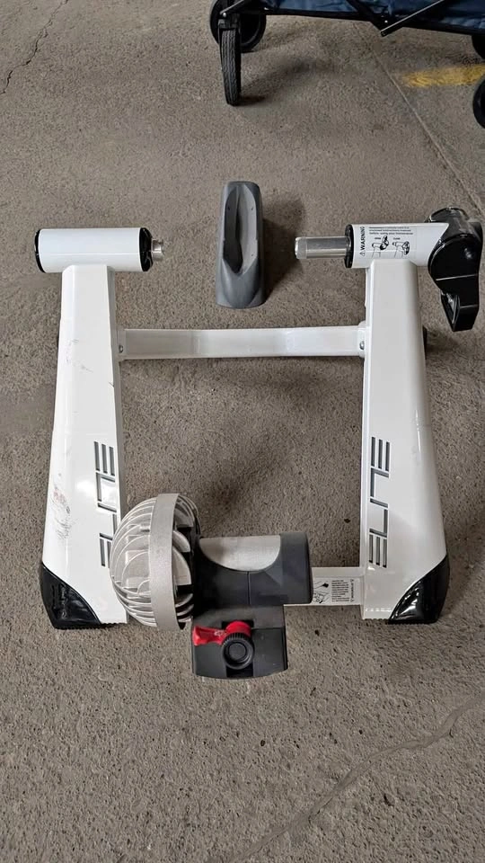 Brand new Elite Tuno Fluid bike trainer