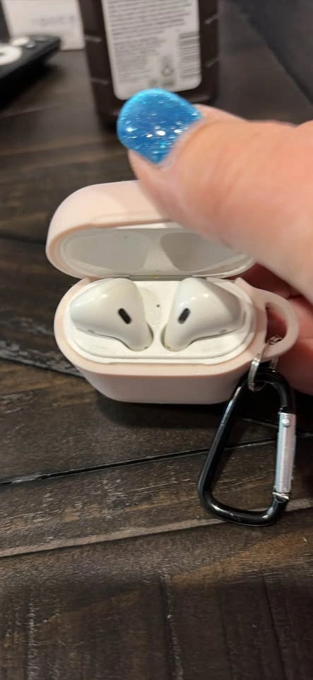 Apple AirPods (2nd Generation) with Charging Case - photo 2