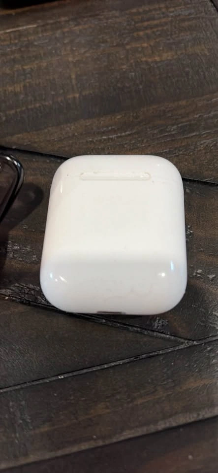 Apple AirPods (2nd Generation) with Charging Case - photo 3