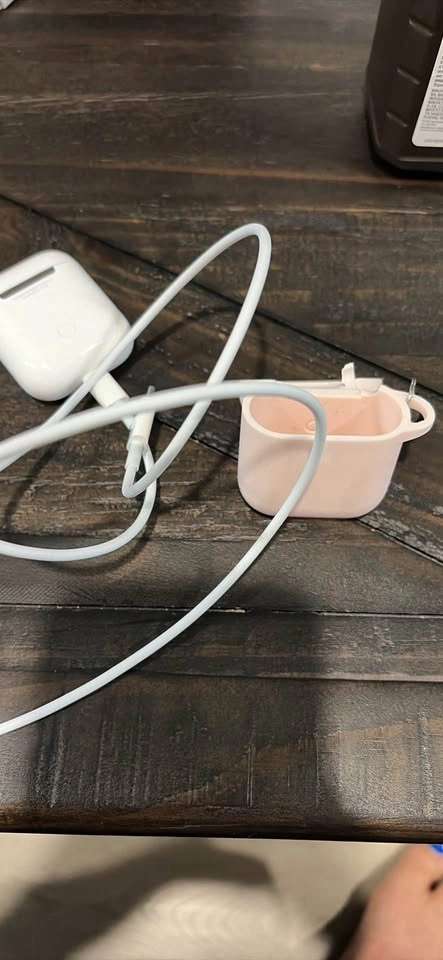 Apple AirPods (2nd Generation) with Charging Case - photo 4