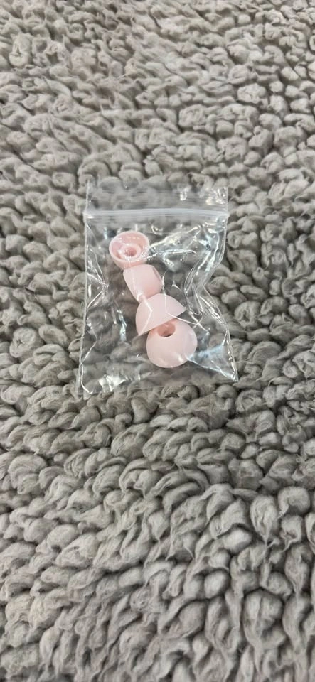 Apple AirPods (2nd Generation) with Charging Case - photo 5