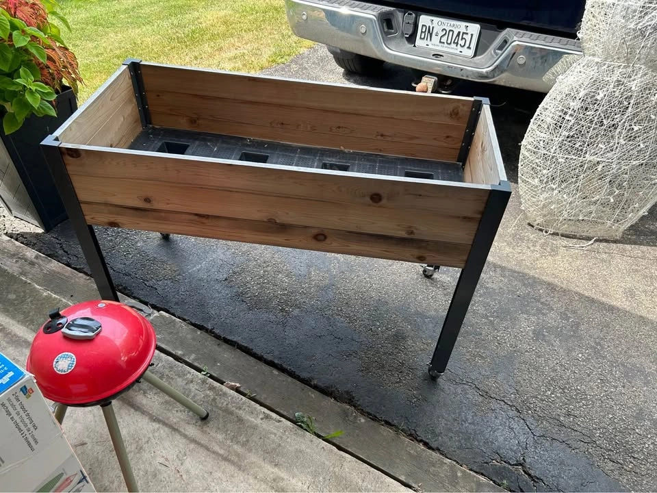 Raised planter box - photo 2