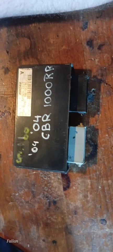 2004 Honda CBR 1000RR ECU - photo 2