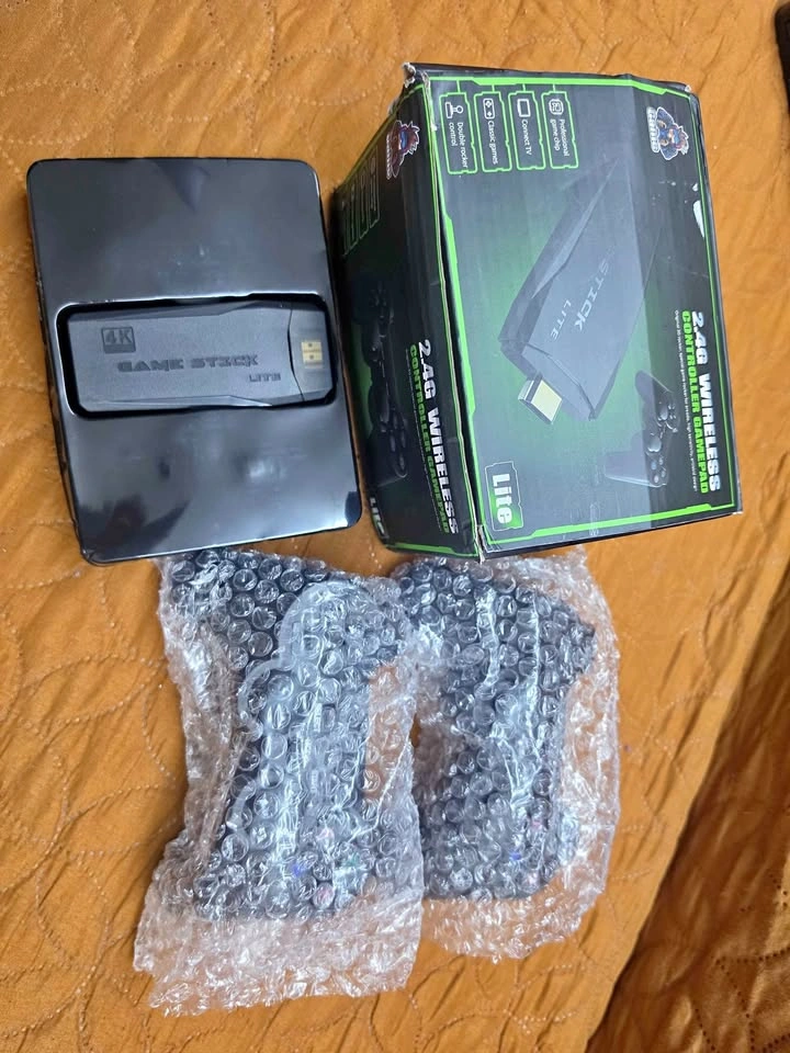 Retro Game Stick Lite 4K with 2.4G Wireless Controllers