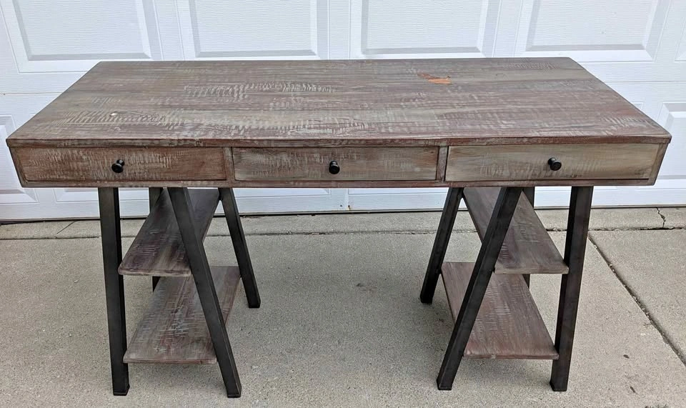 Desk - 3 drawers - 52"l x 22 1/4"w x 32"h