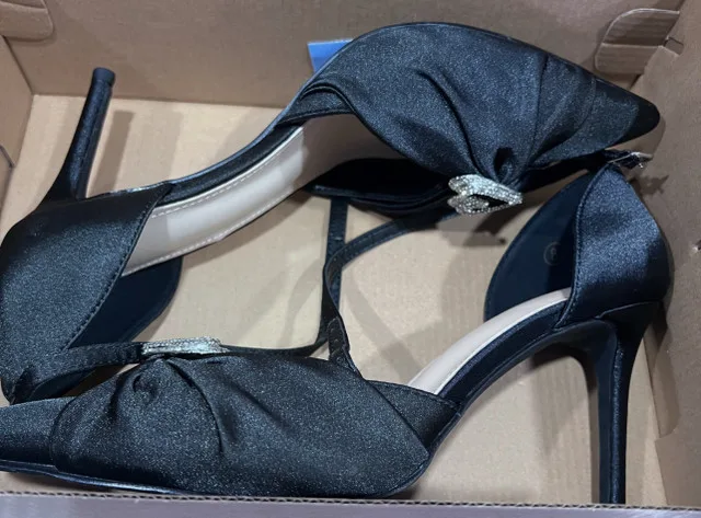 Azry black Heels new condition size 8 image indicator(5)