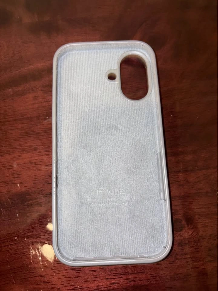 Silicone iPhone 17 case - photo 2