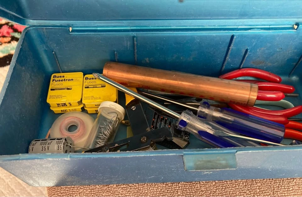 Estate Sale Vintage Electronics & Electrical Tool Kit - photo 3