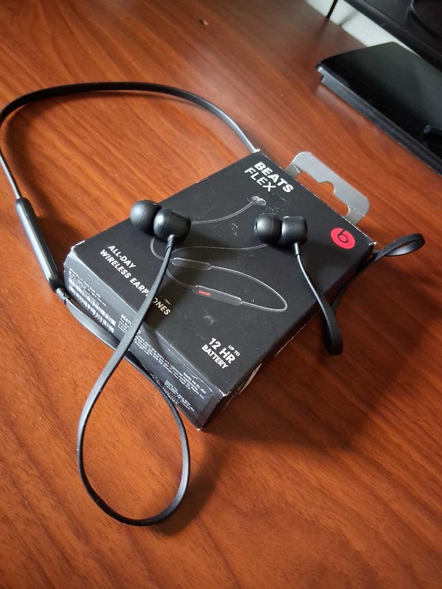Beats Flex Wireless Earbuds - photo 2