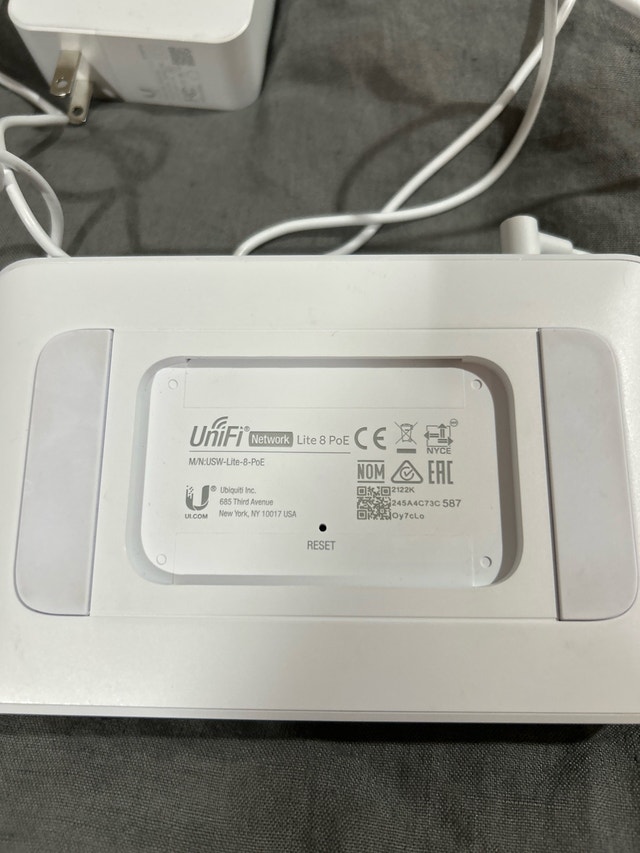 Ubiquiti UniFi Switch Lite 8 PoE - photo 3