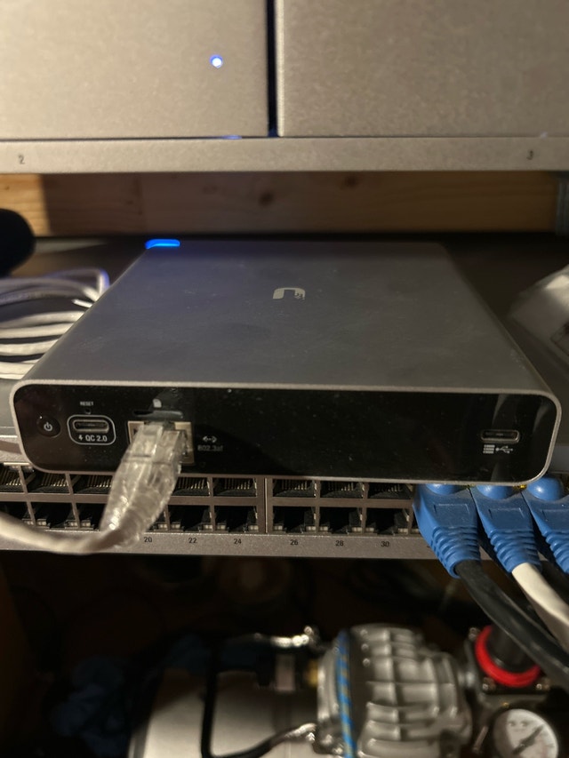 Ubiquiti UniFi Cloud Key Gen2 Plus - photo 2