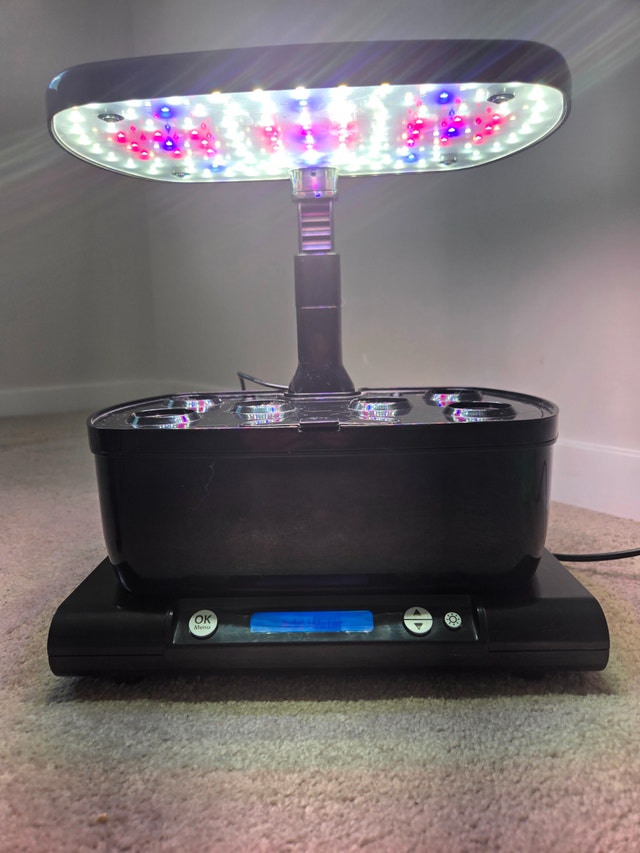 AeroGarden Classic Harvest 6 pod & Starter Pack - photo 2