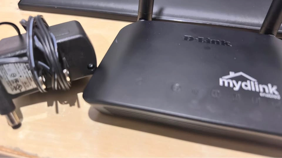 D-Link Wi-Fi Router with Power Adapter & Ethernet Cable - photo 4