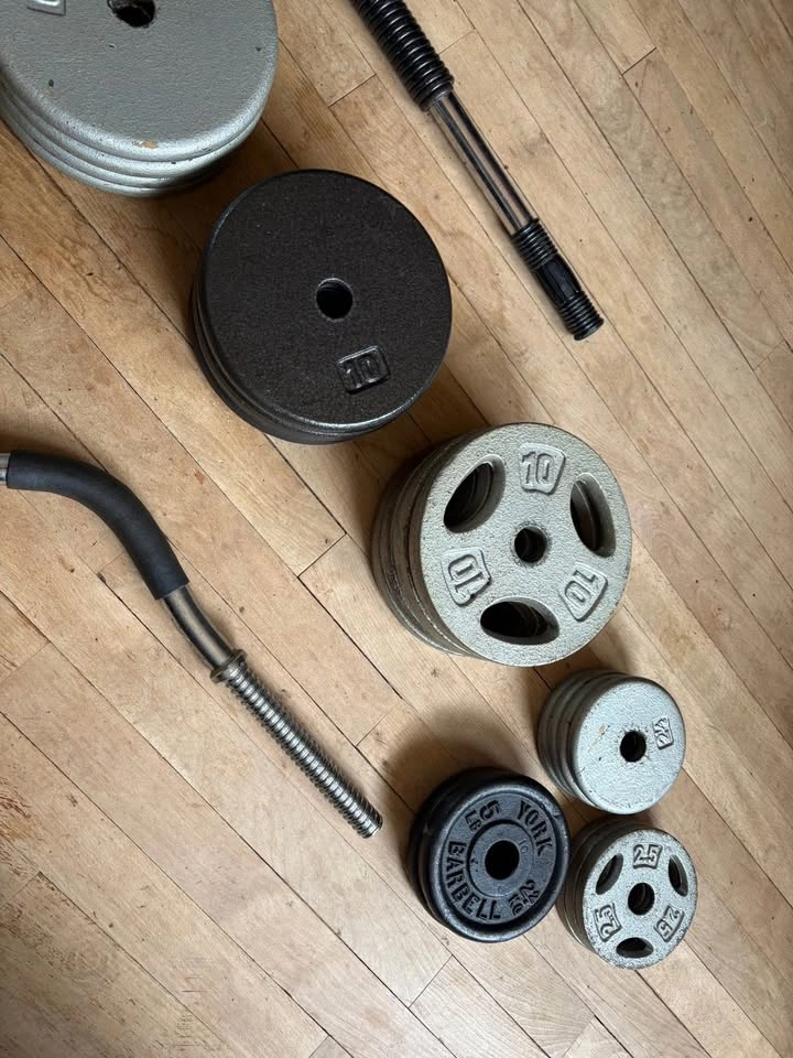 York Weight Set with EZ Curl Bar and Ab Roller - photo 3