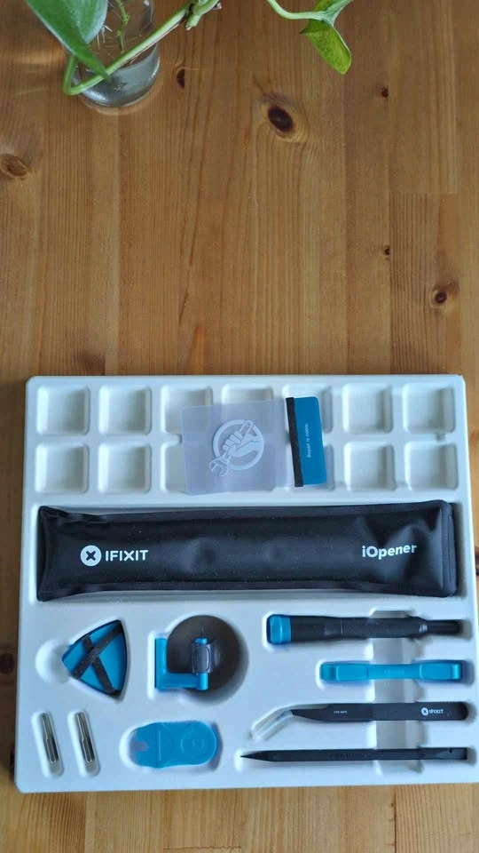 IFixit phone repair kit - iOpener