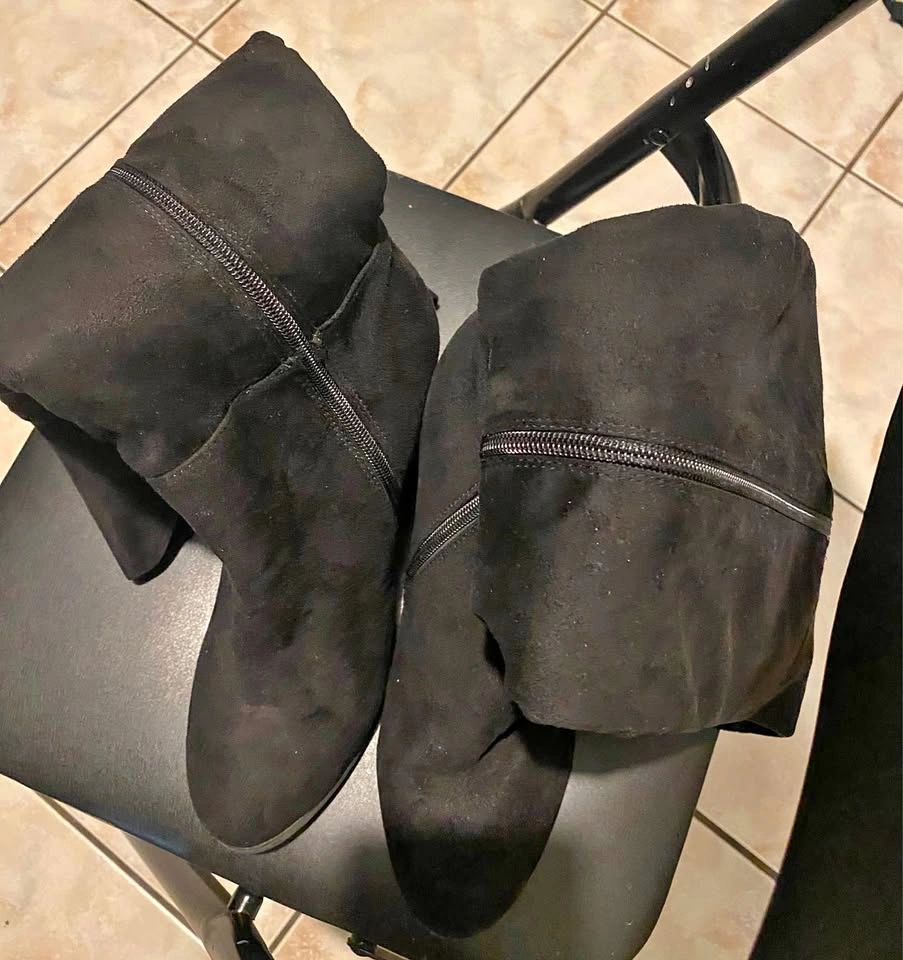 Womens high boots Size 9