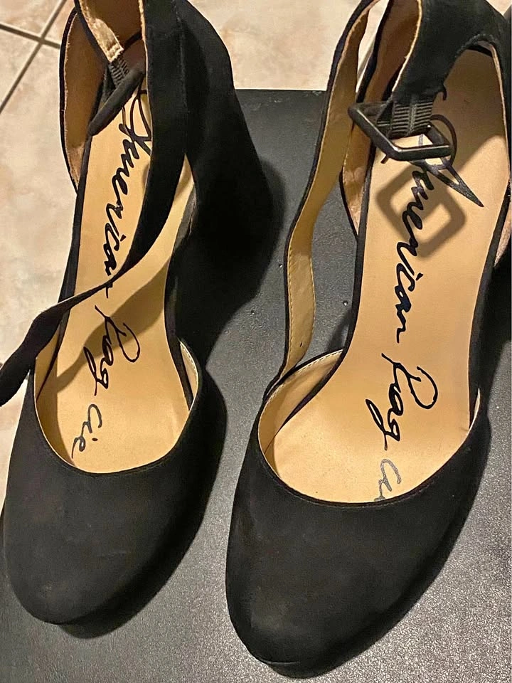 Womens shoes Size 9