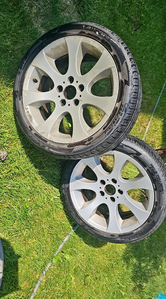2 Laufenn Tires 255/40ZR18 on BMW Rims