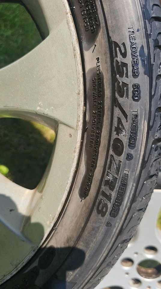 2 Laufenn Tires 255/40ZR18 on BMW Rims - photo 2