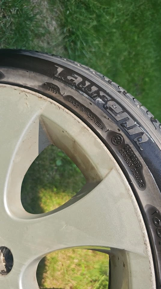 2 Laufenn Tires 255/40ZR18 on BMW Rims - photo 3