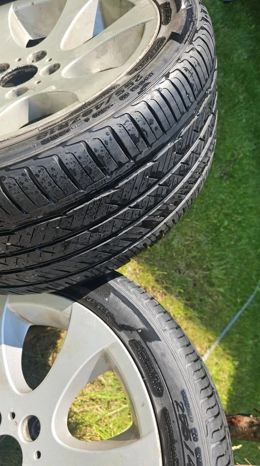 2 Laufenn Tires 255/40ZR18 on BMW Rims - photo 4