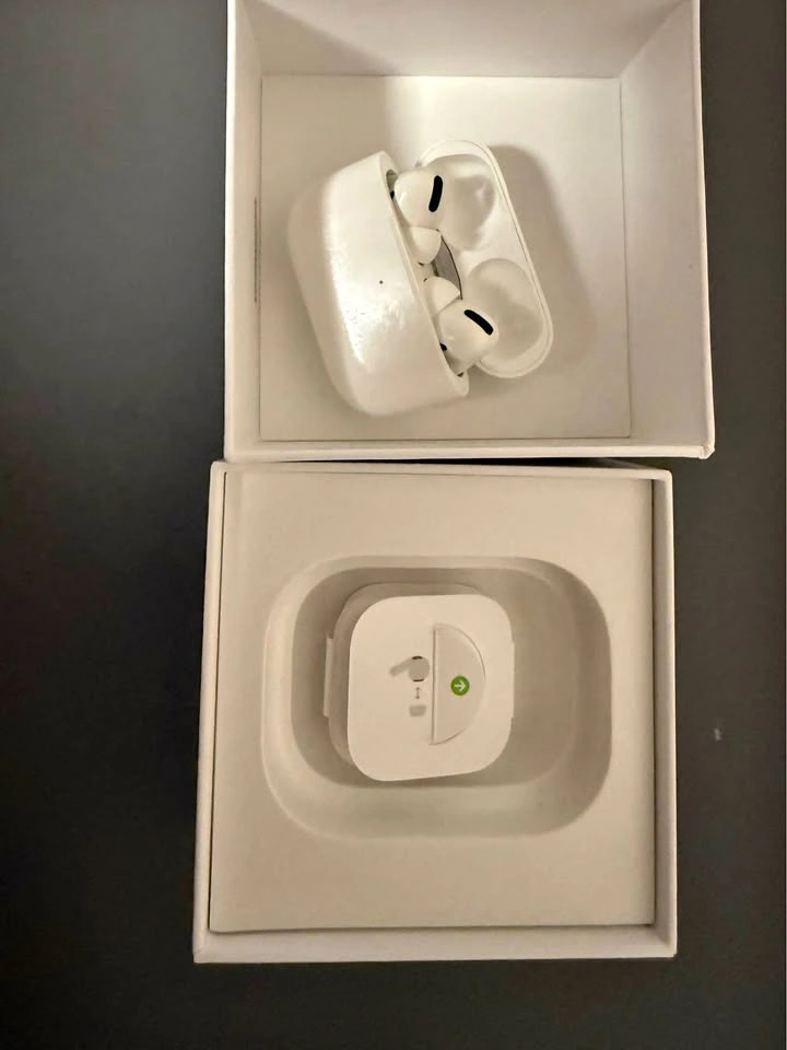 [BROKEN] Apple AirPods Pro (1st Gen) with Charging Case